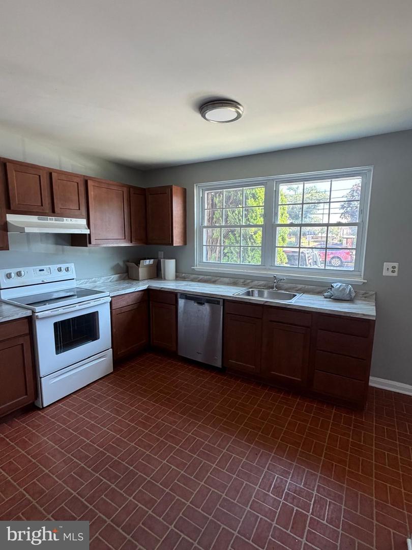8108 SANDY SPRING ROAD, LAUREL MD 20707 — photo 3