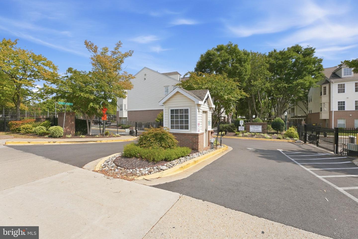 8931 Town Cir #6-102 — photo