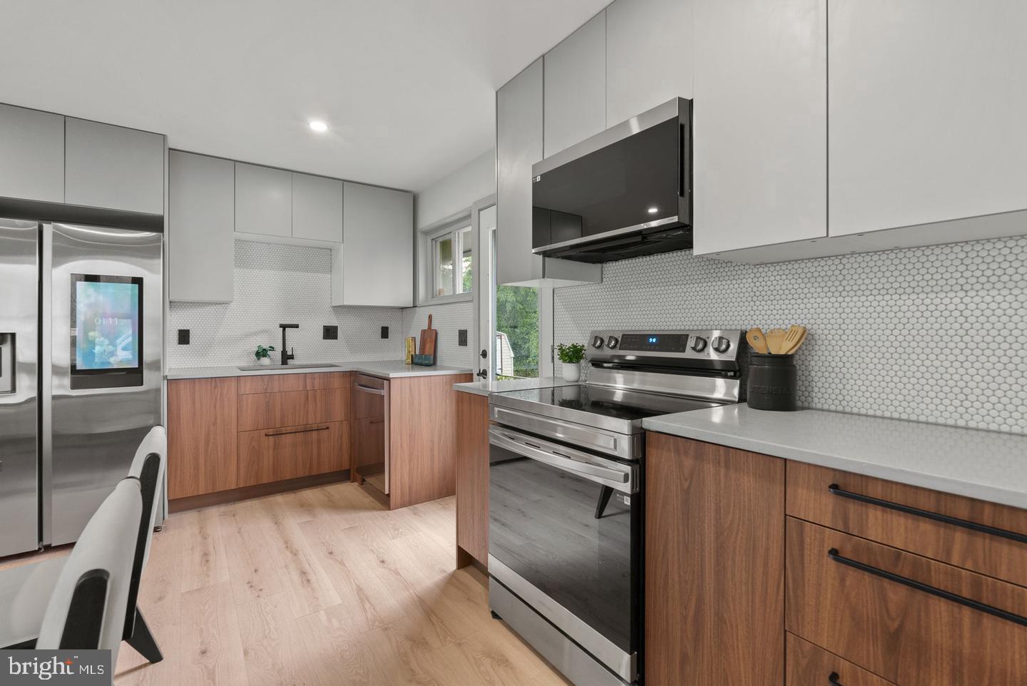 1125 Devonshire Dr — photo