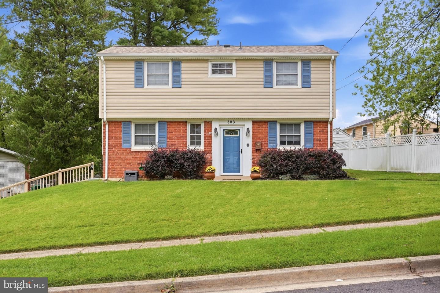 303 Winslow Rd — photo