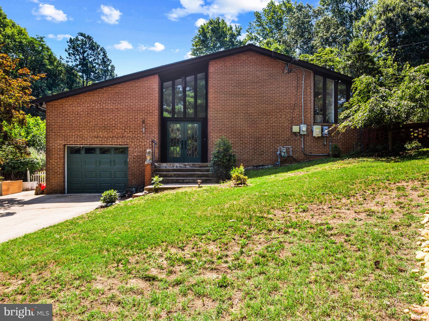 1811 Clayton Dr — photo