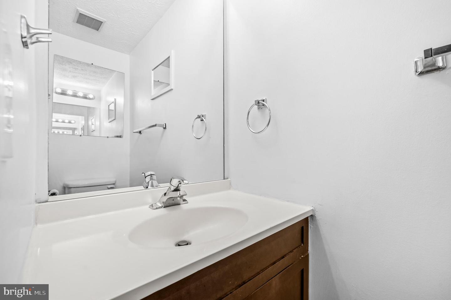 2801 Nestor Ct — photo
