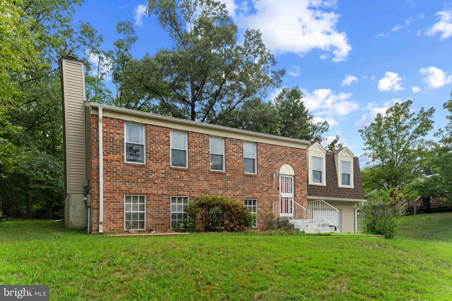 903 Cascade Dr — photo