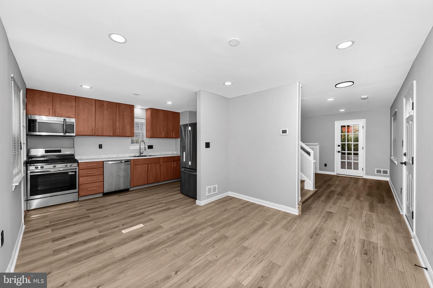 2416 Lake Ave — photo