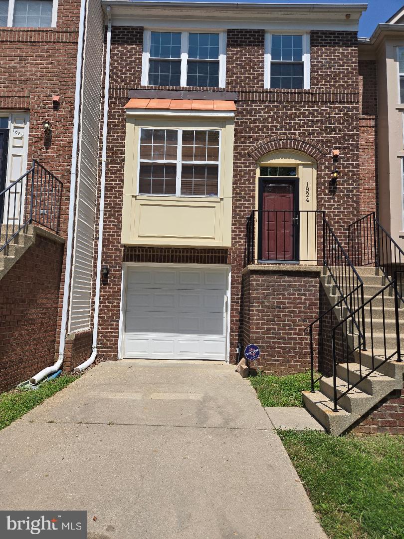 1824 Barrington Ct — photo