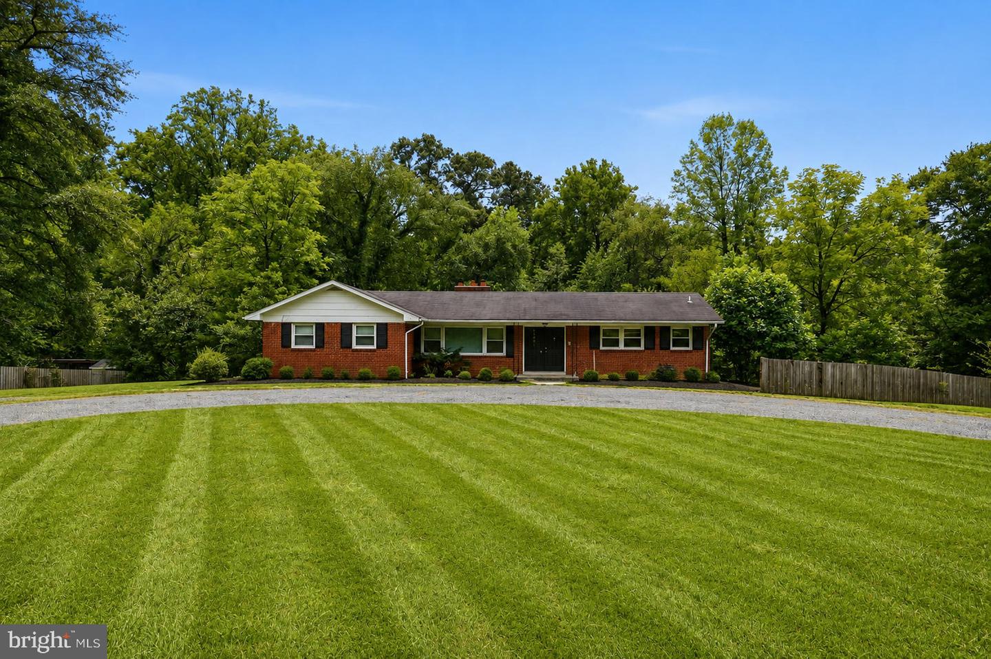 16301 Abbey Dr — photo