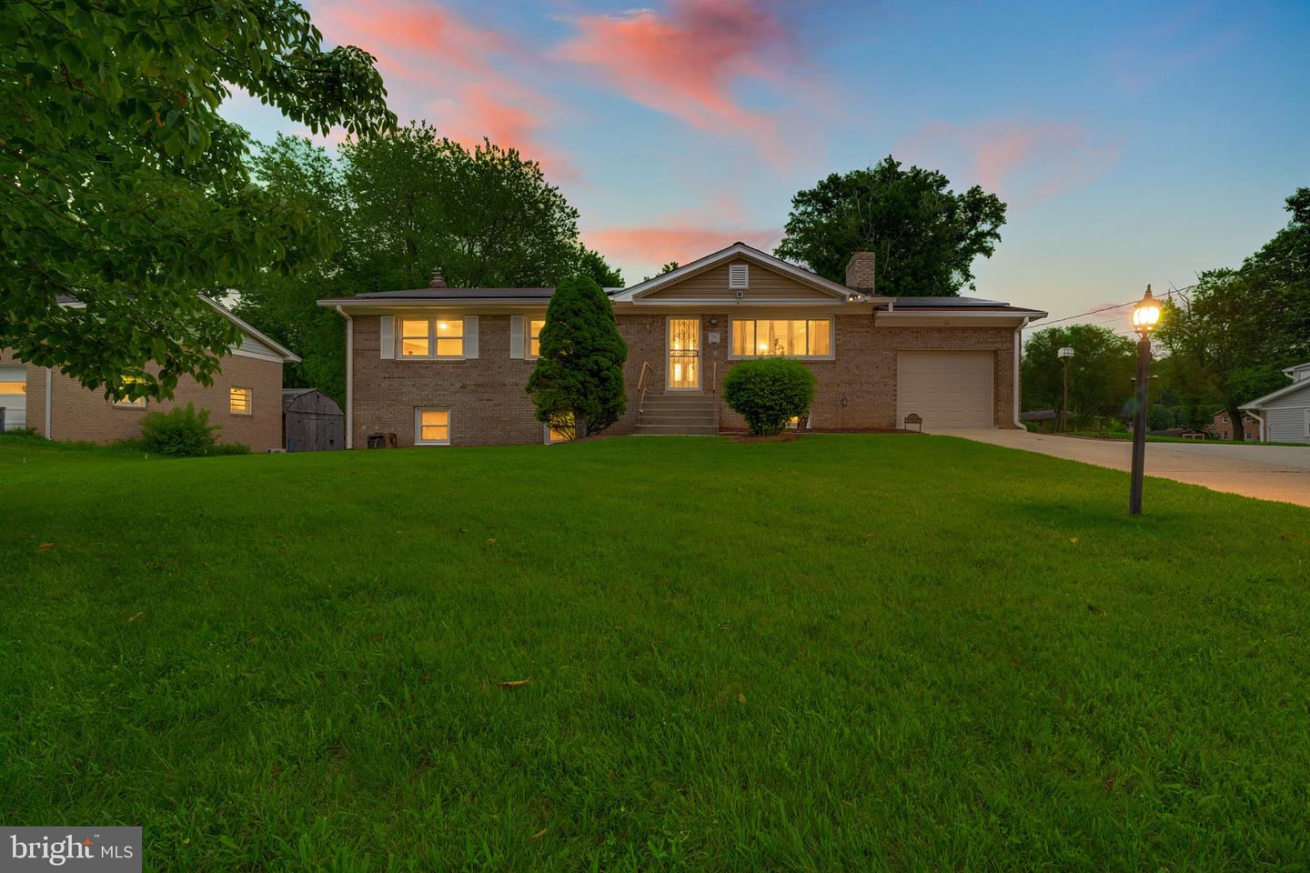 11729 Redwood Dr E — photo