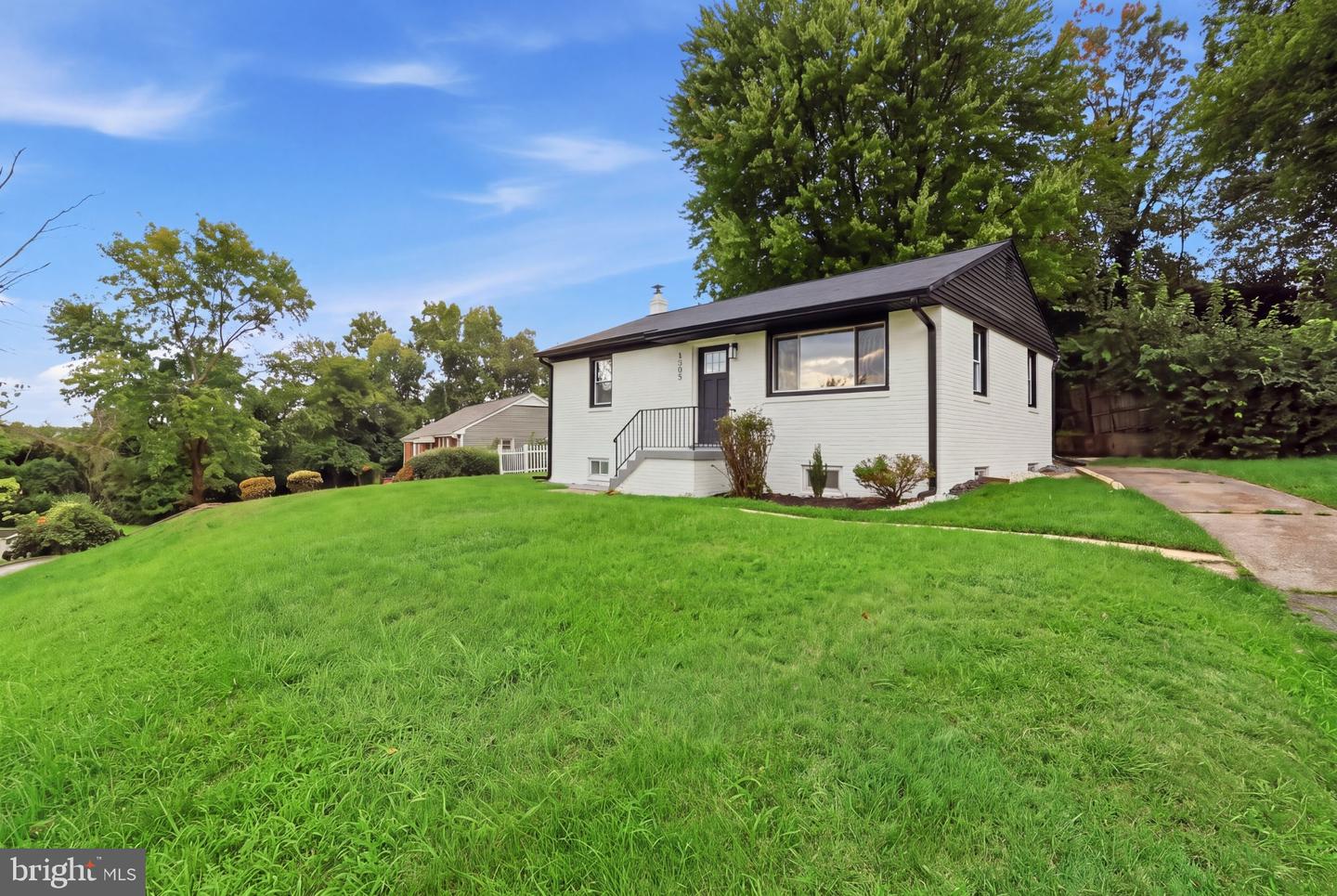 5805 Glen Rock Ave — photo