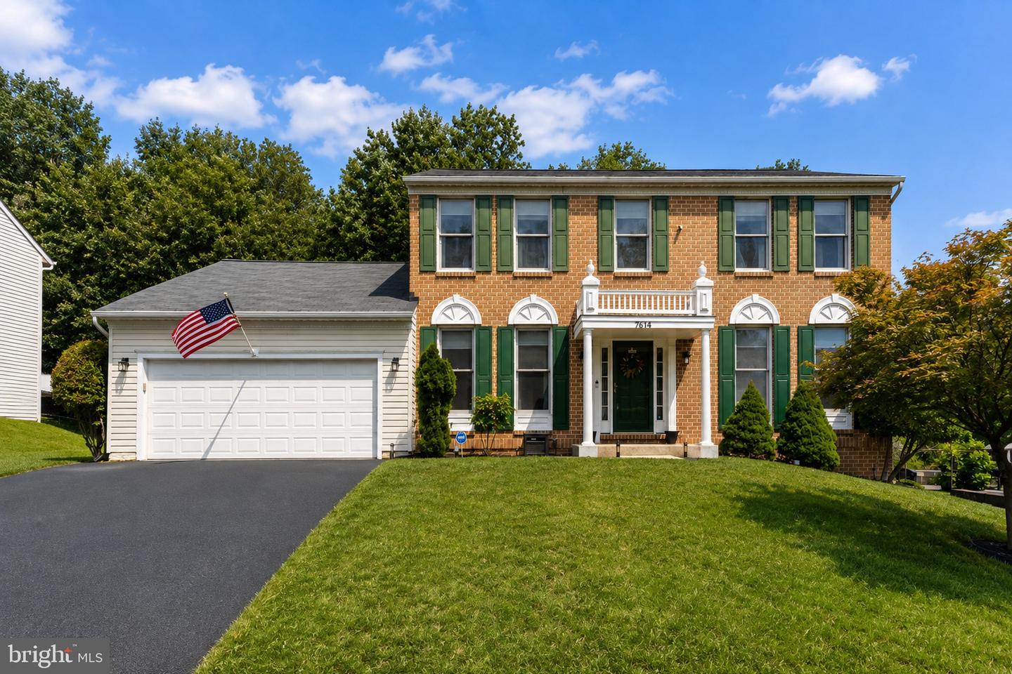 7614 Stratfield Ln — photo