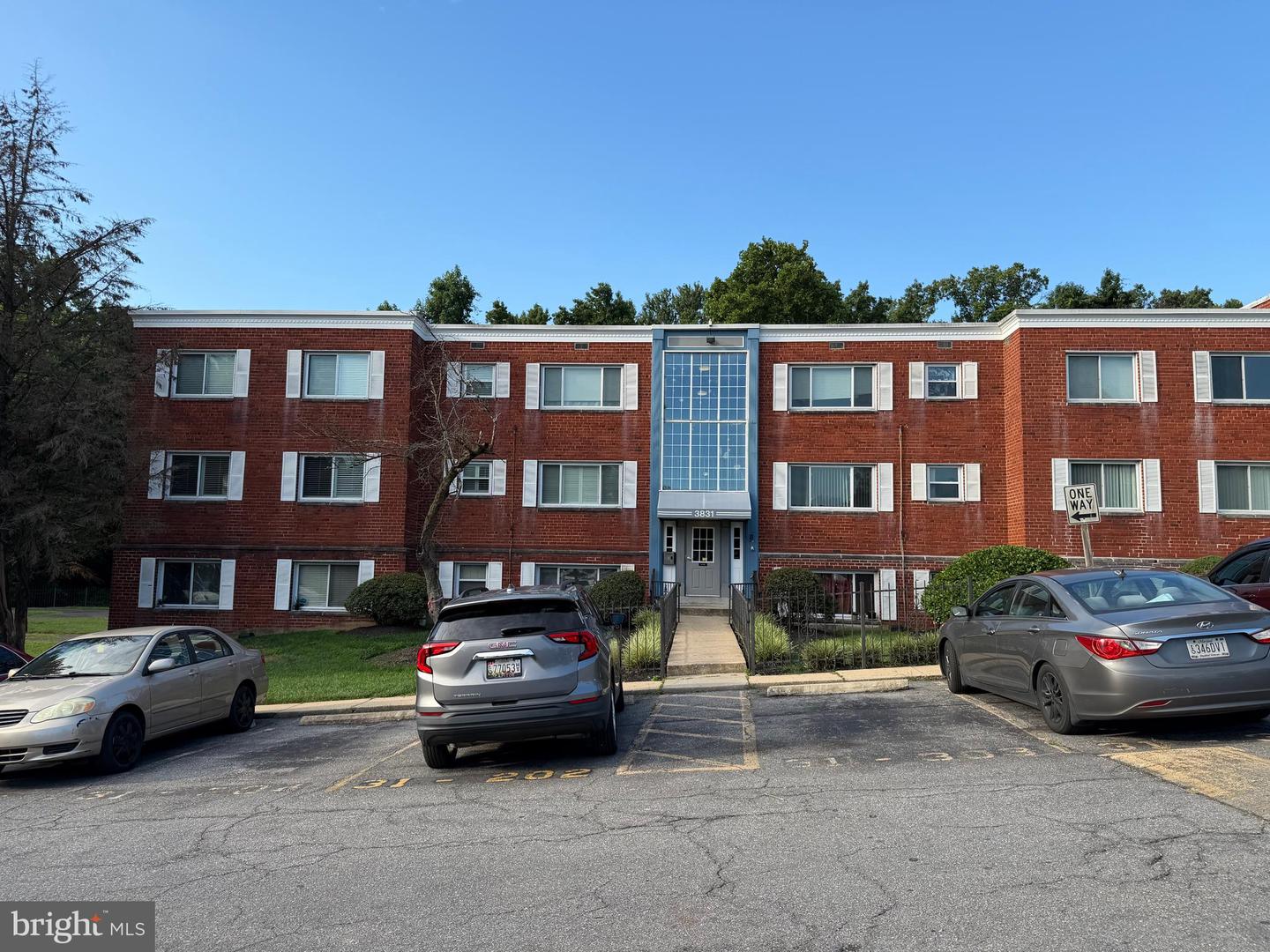 3831 Hamilton St #201 — photo