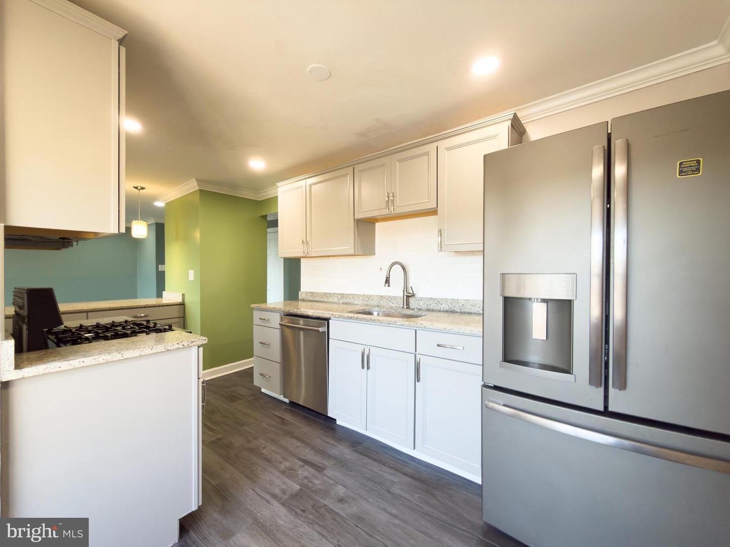 3327 Huntley Square Dr #B — photo