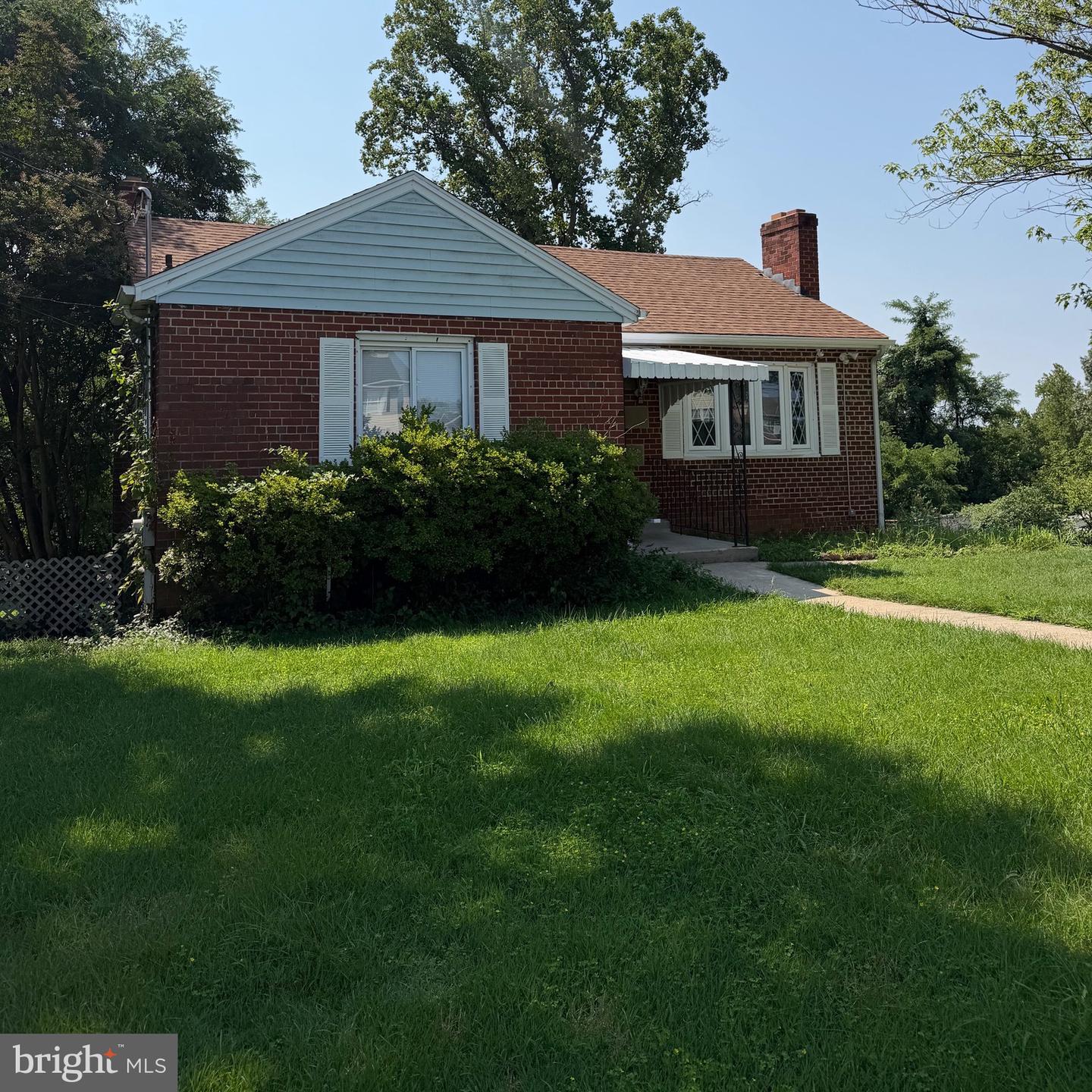 1729 Iverson St — photo