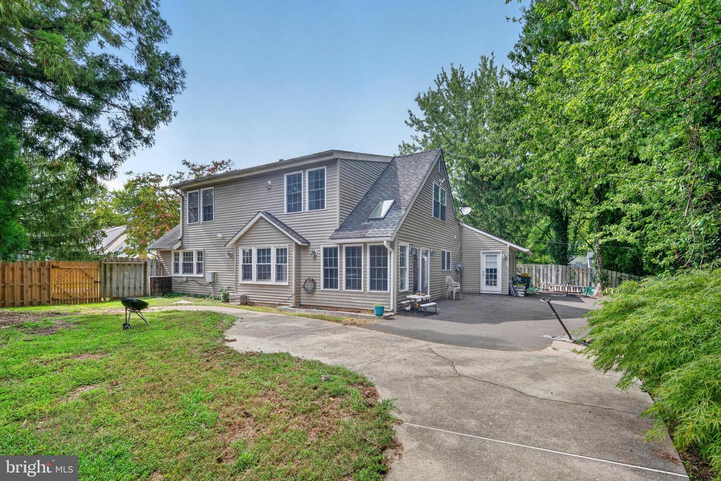 16201 Pond Meadow Ln — photo