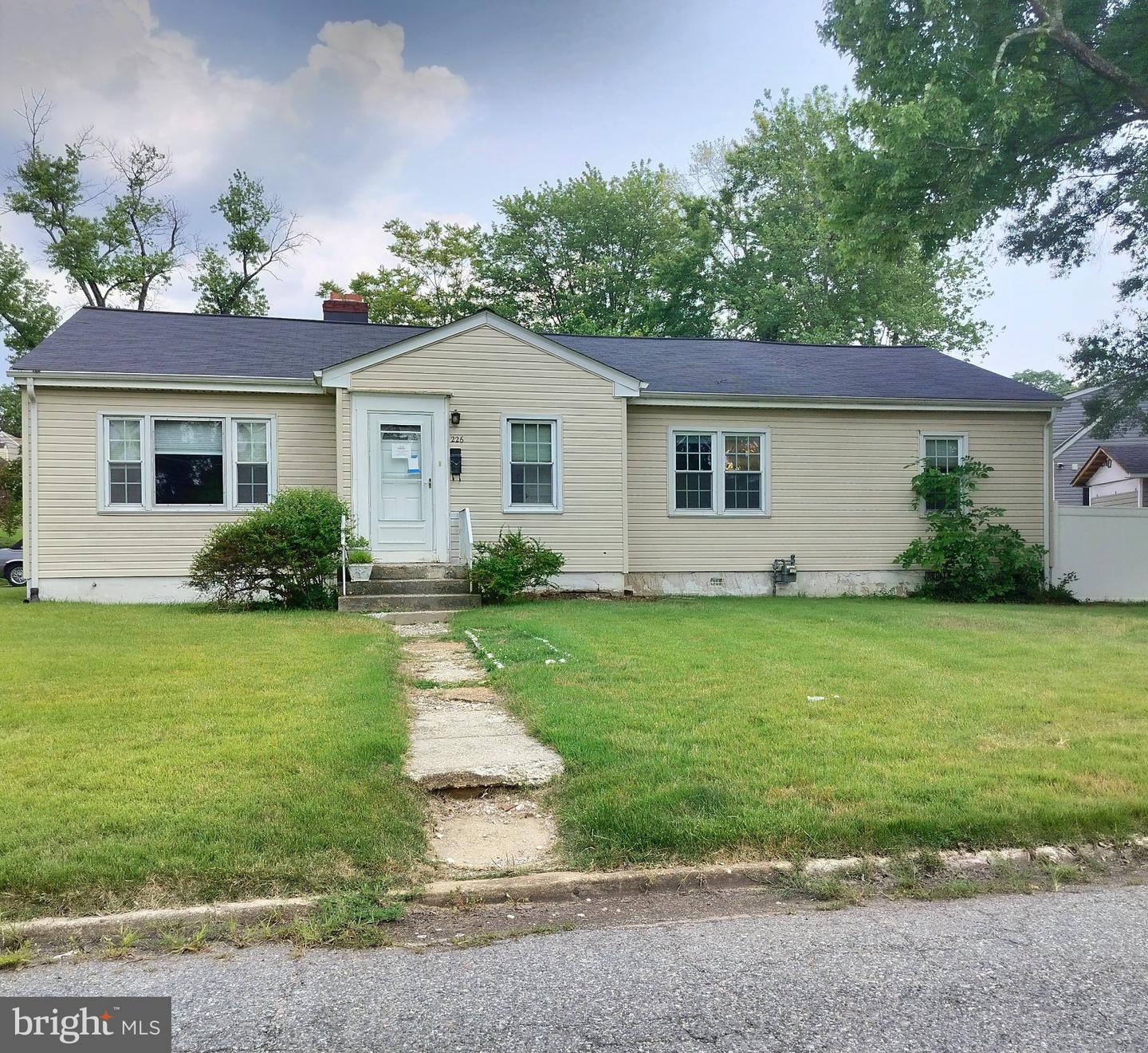 226 Seneca Dr — photo