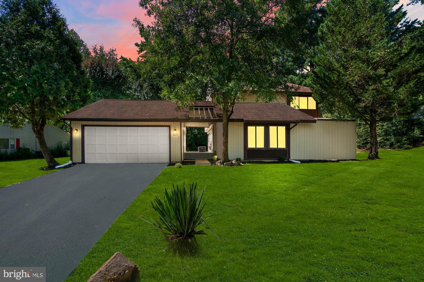 8605 Monmouth Dr — photo