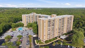 6100 Westchester Park Dr #T-4 — photo