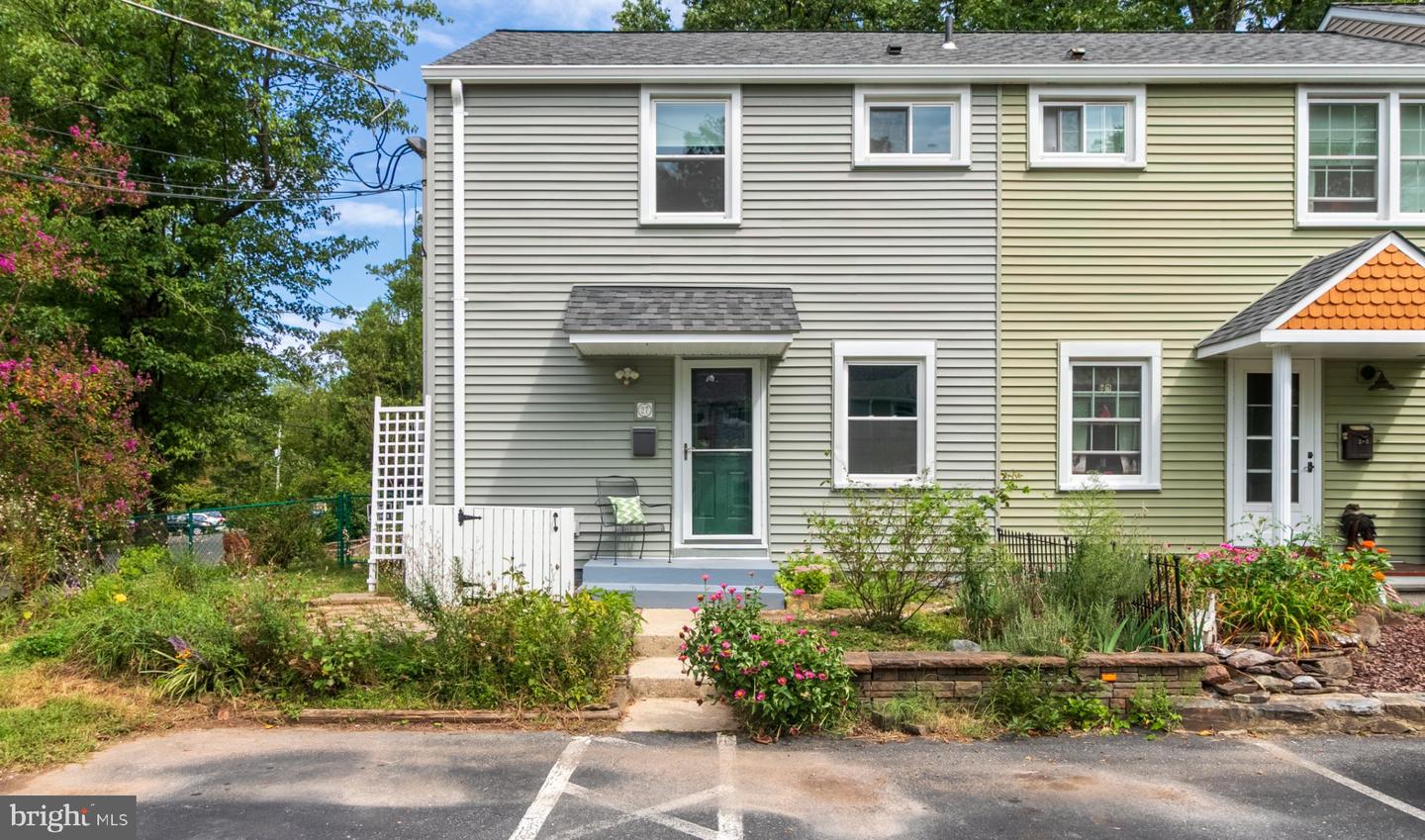 2-T Plateau Pl — photo