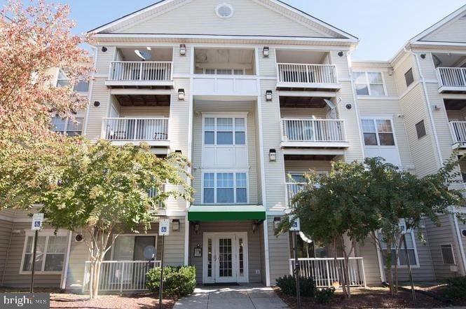 14200 Farnsworth Ln #106 — photo