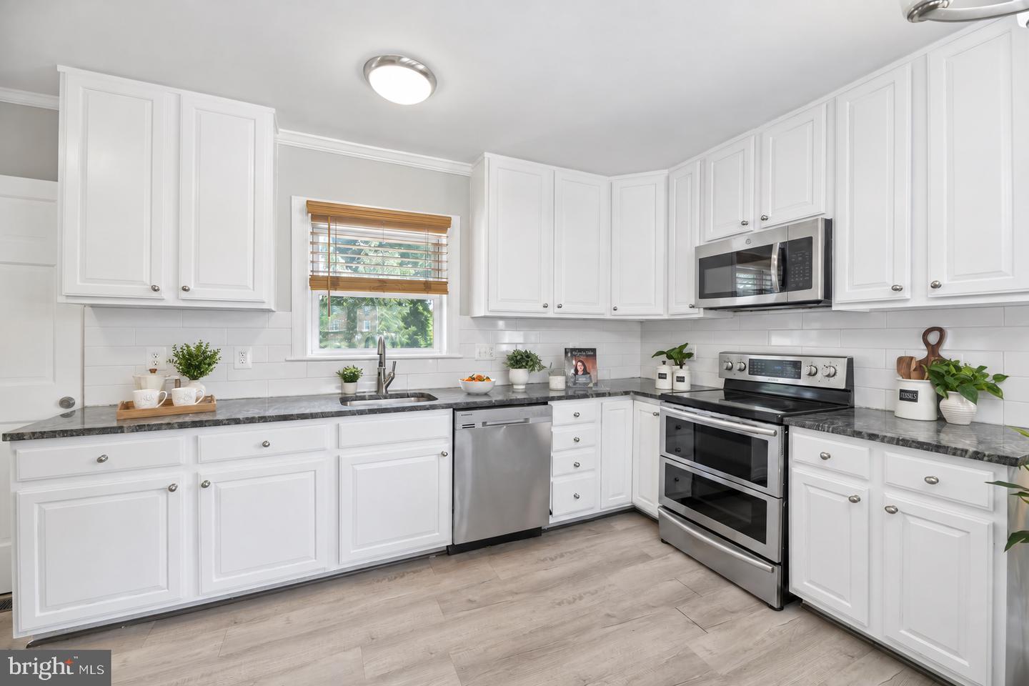 11041 Montgomery Rd — photo