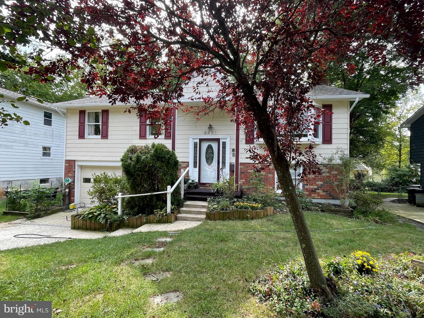 8601 Snowden Loop — photo