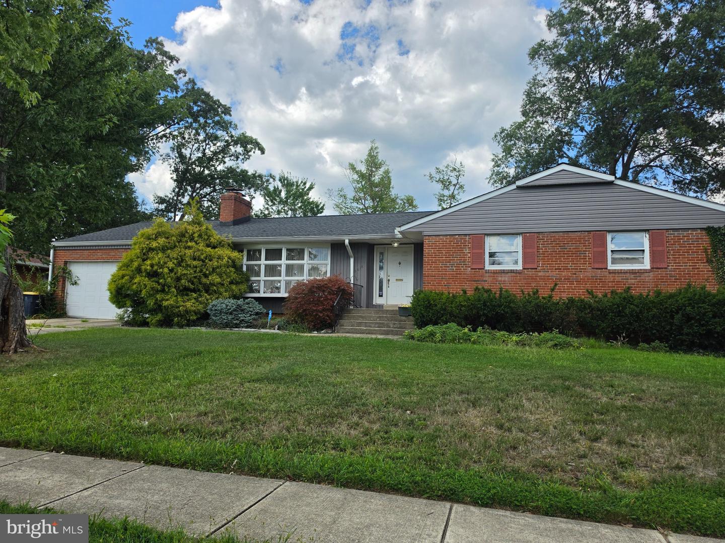 9618 Wellington St — photo