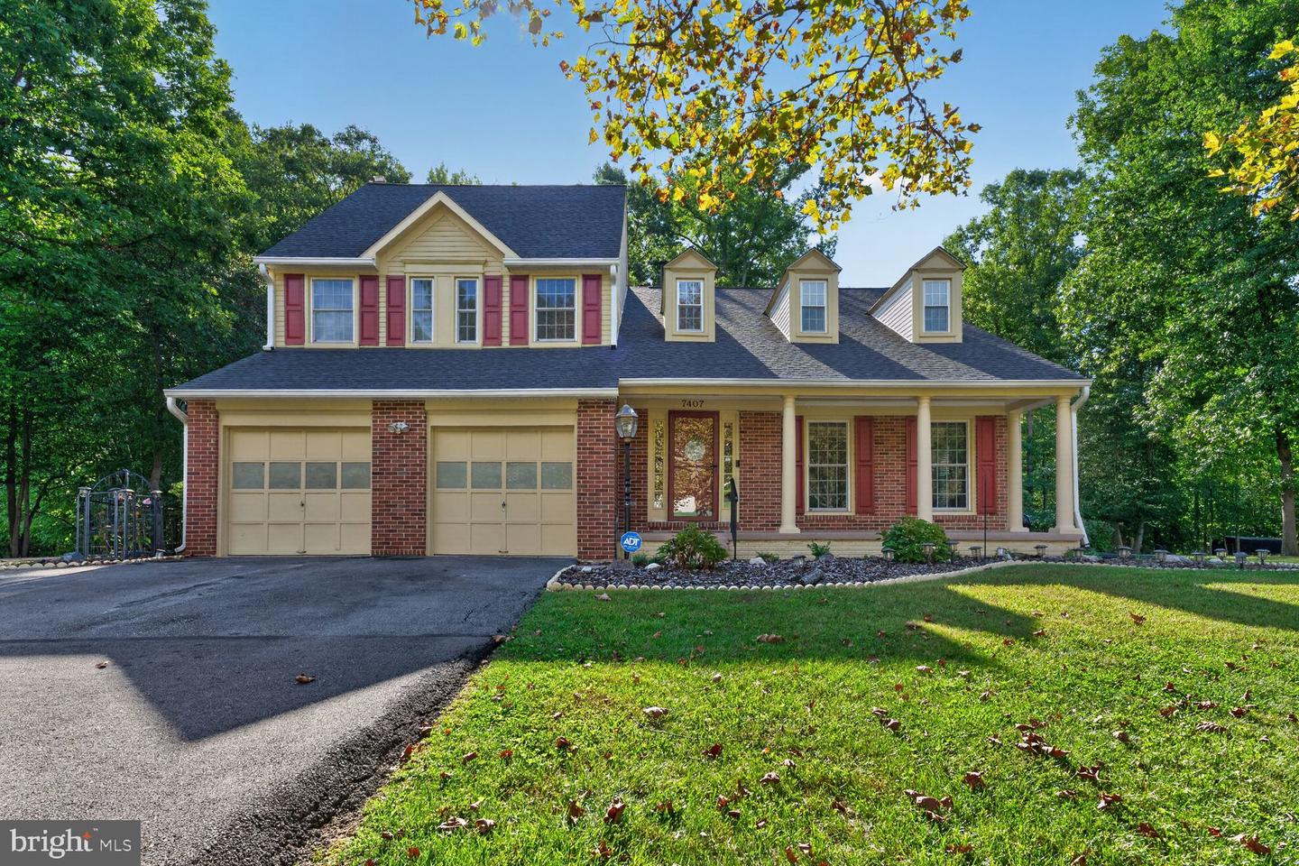 7407 Lake Glen — photo