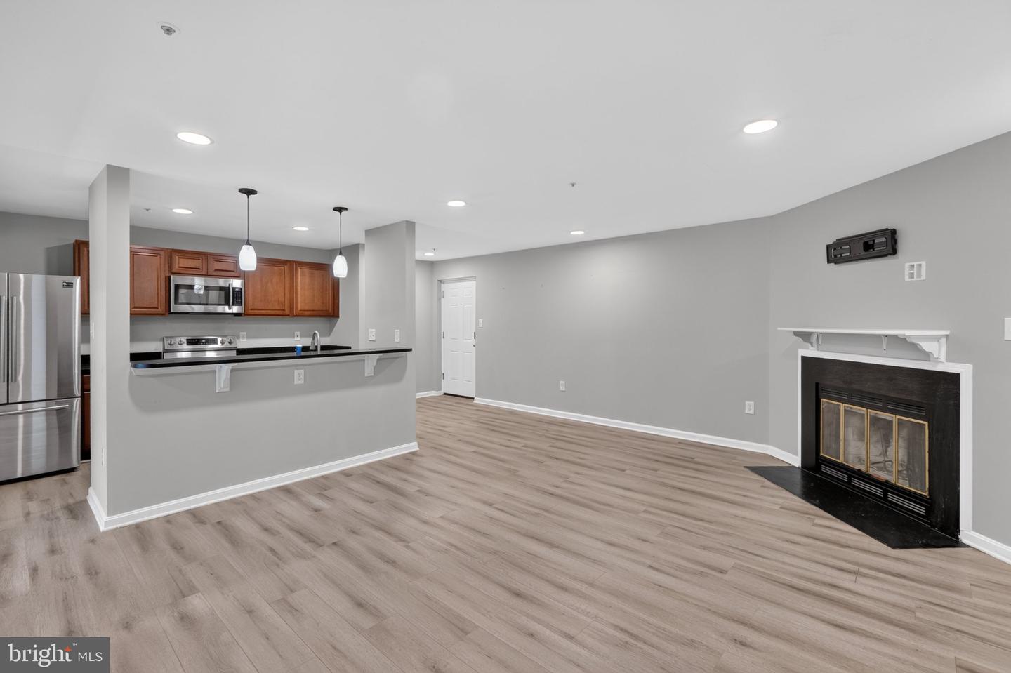 2071 Alice Ave #203 — photo