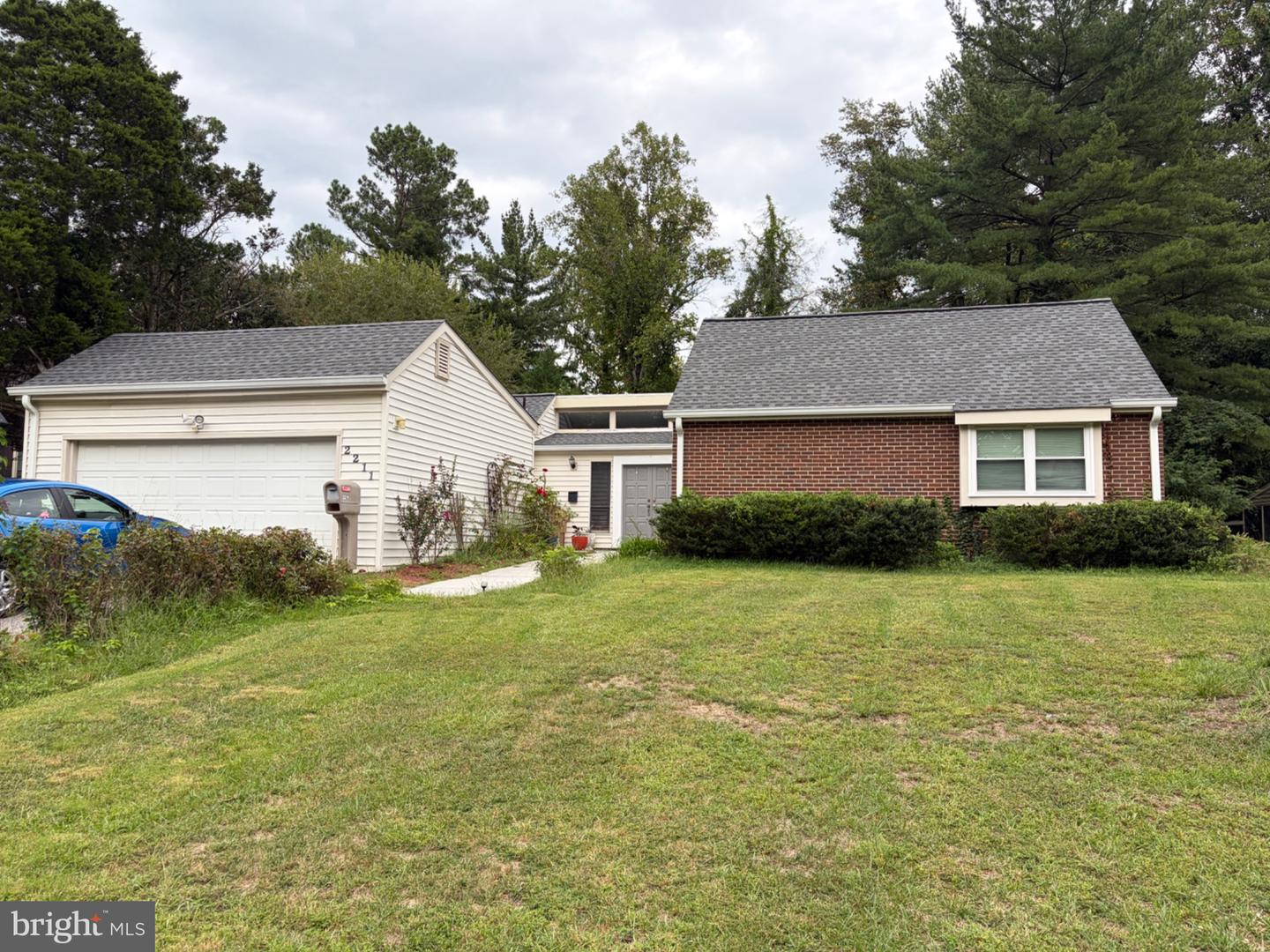 2211 Penfield Ln S — photo