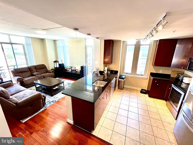 155 Potomac Psge #704 — photo