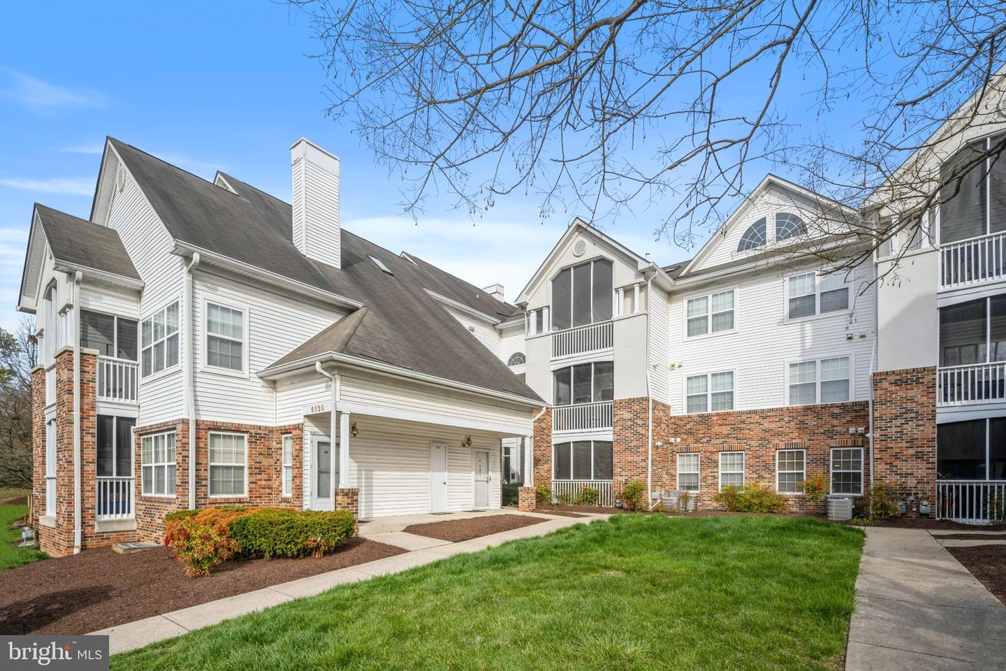 6520 Lake Park Dr #301 — photo