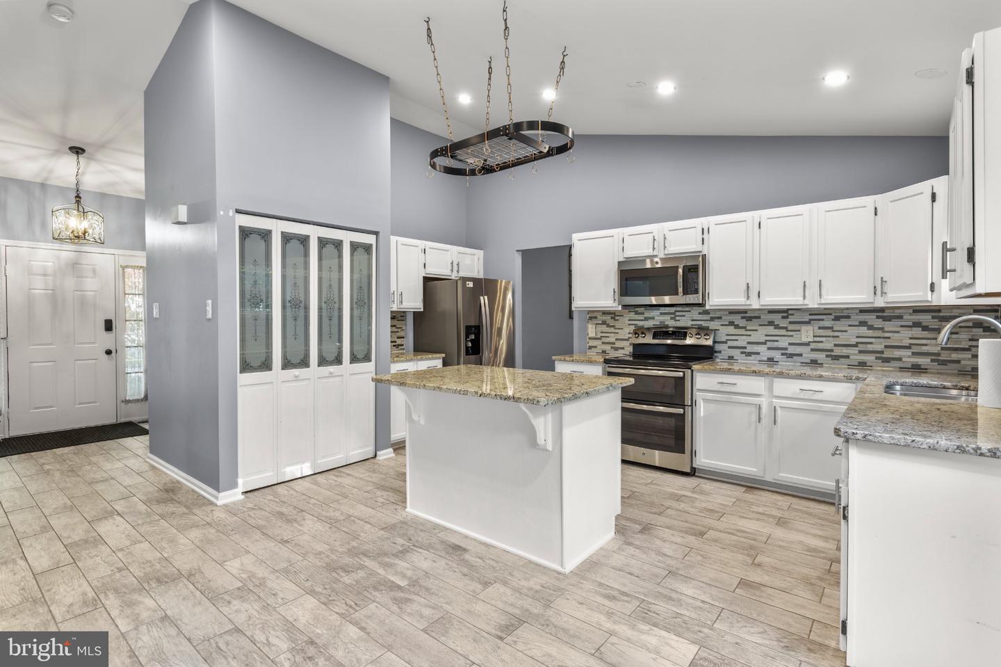 14131 Pleasant View Dr — photo