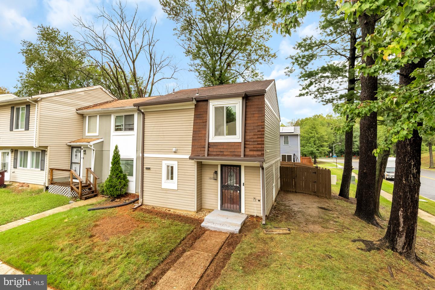 1000 Fairford Way — photo
