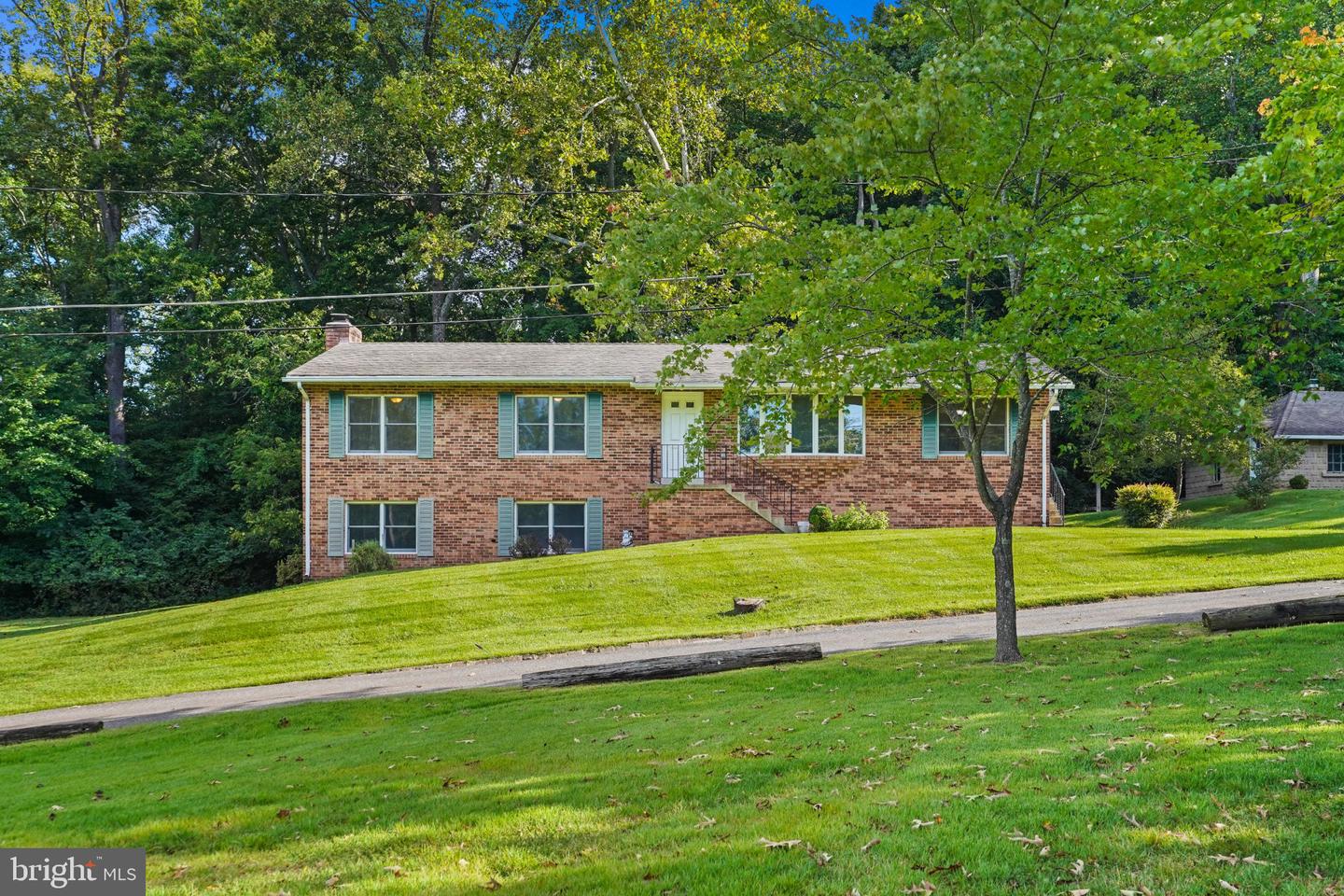 933 Palmer Rd — photo