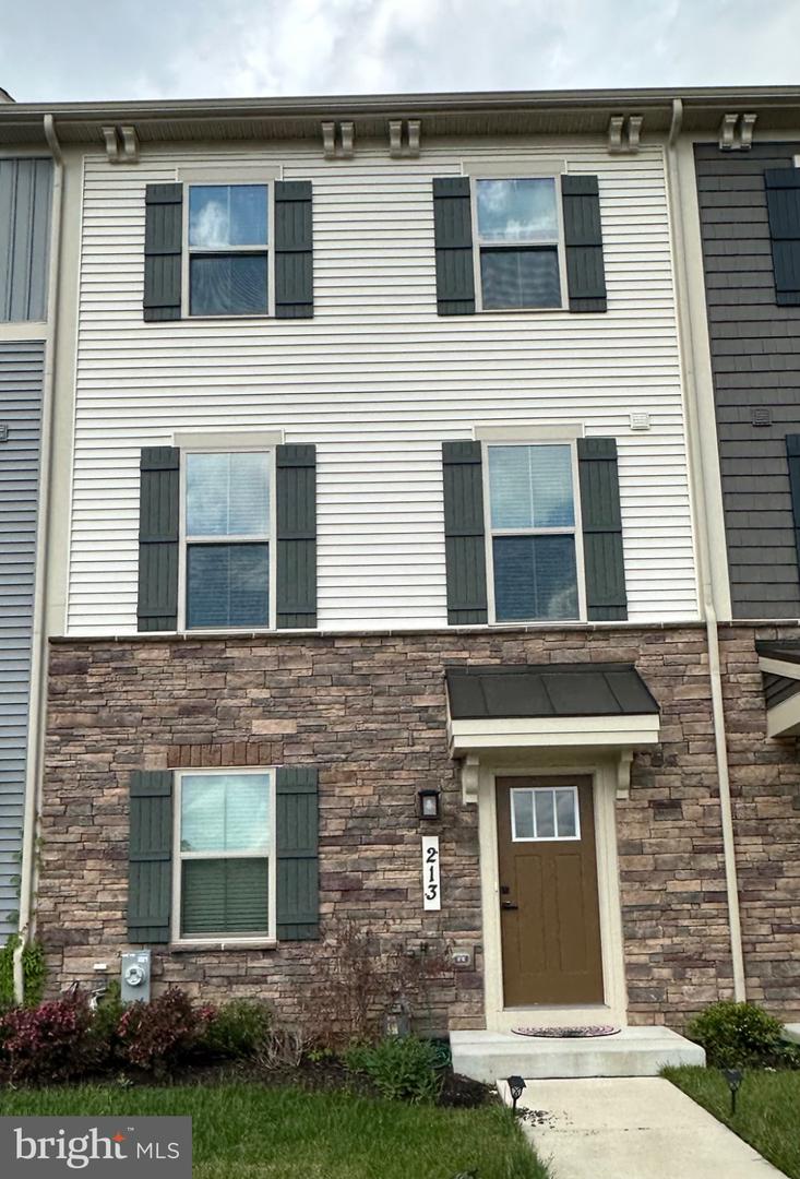 213 Lyons Creek Dr — photo