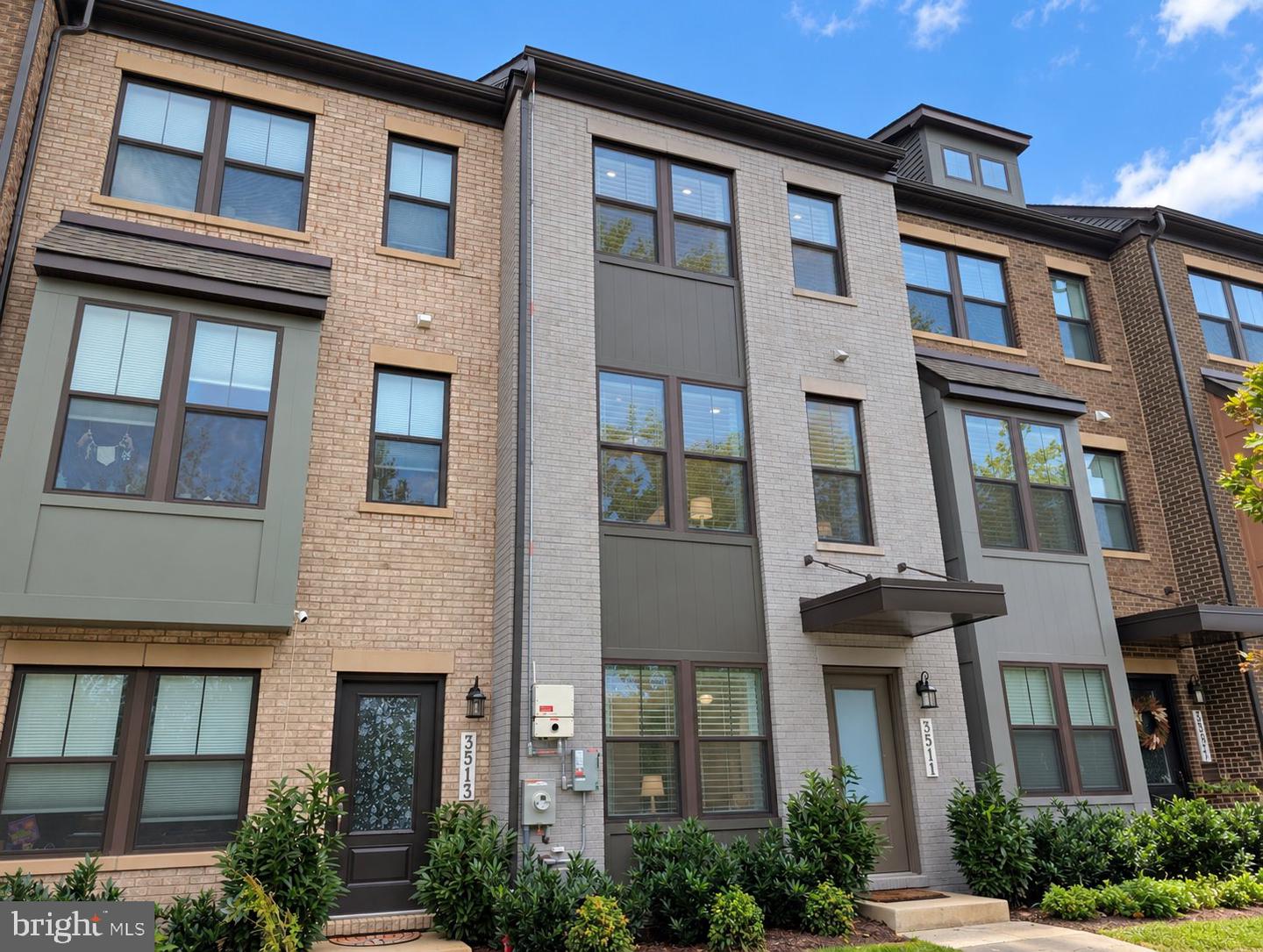3511 Carnaby St — photo