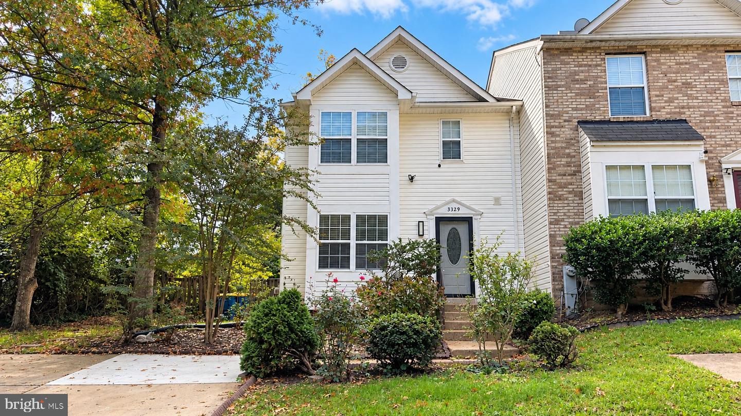3329 E Glenreed Ct — photo