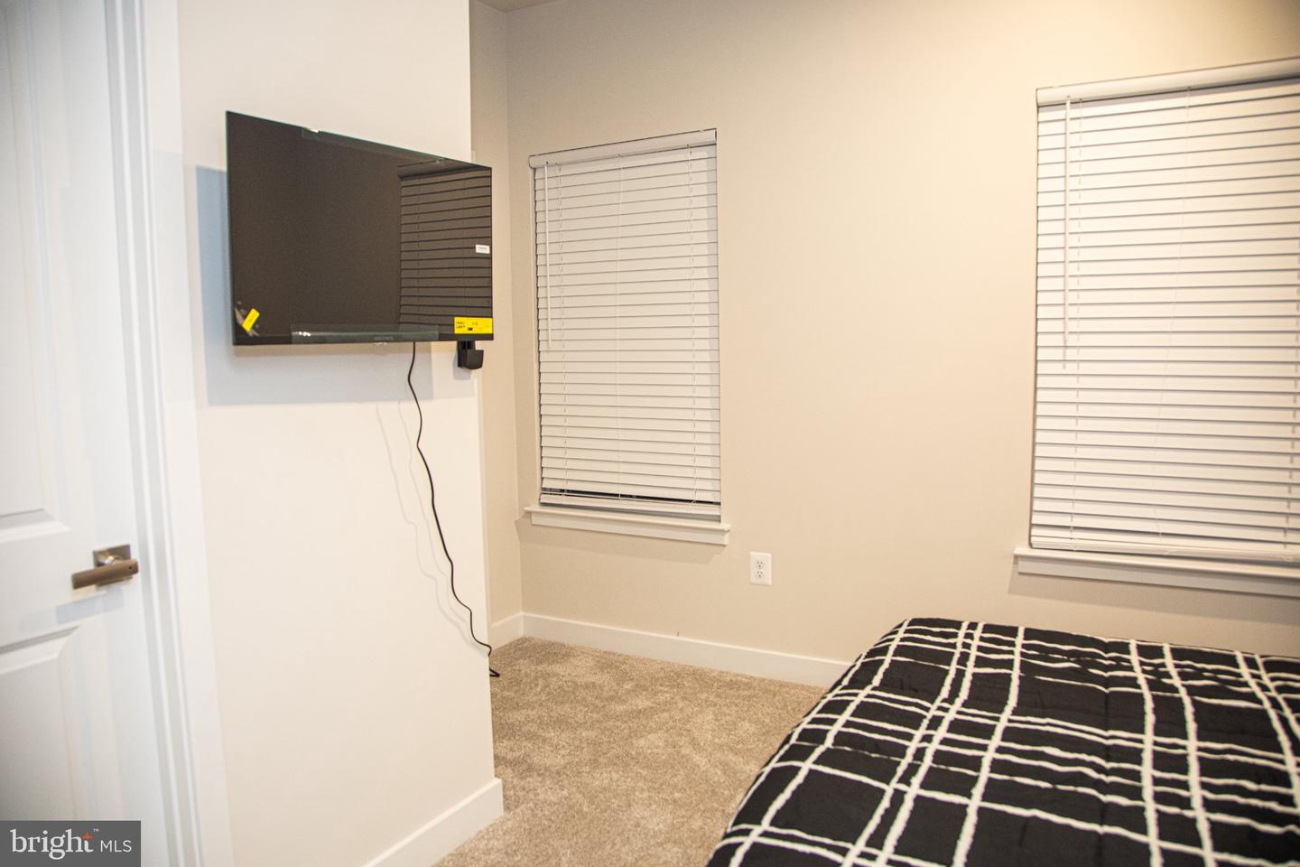 16115 Hyde Park Pl — photo