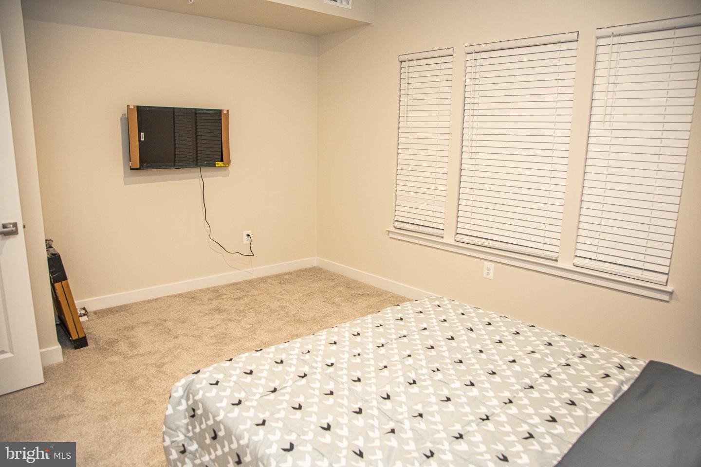 16115 Hyde Park Pl — photo