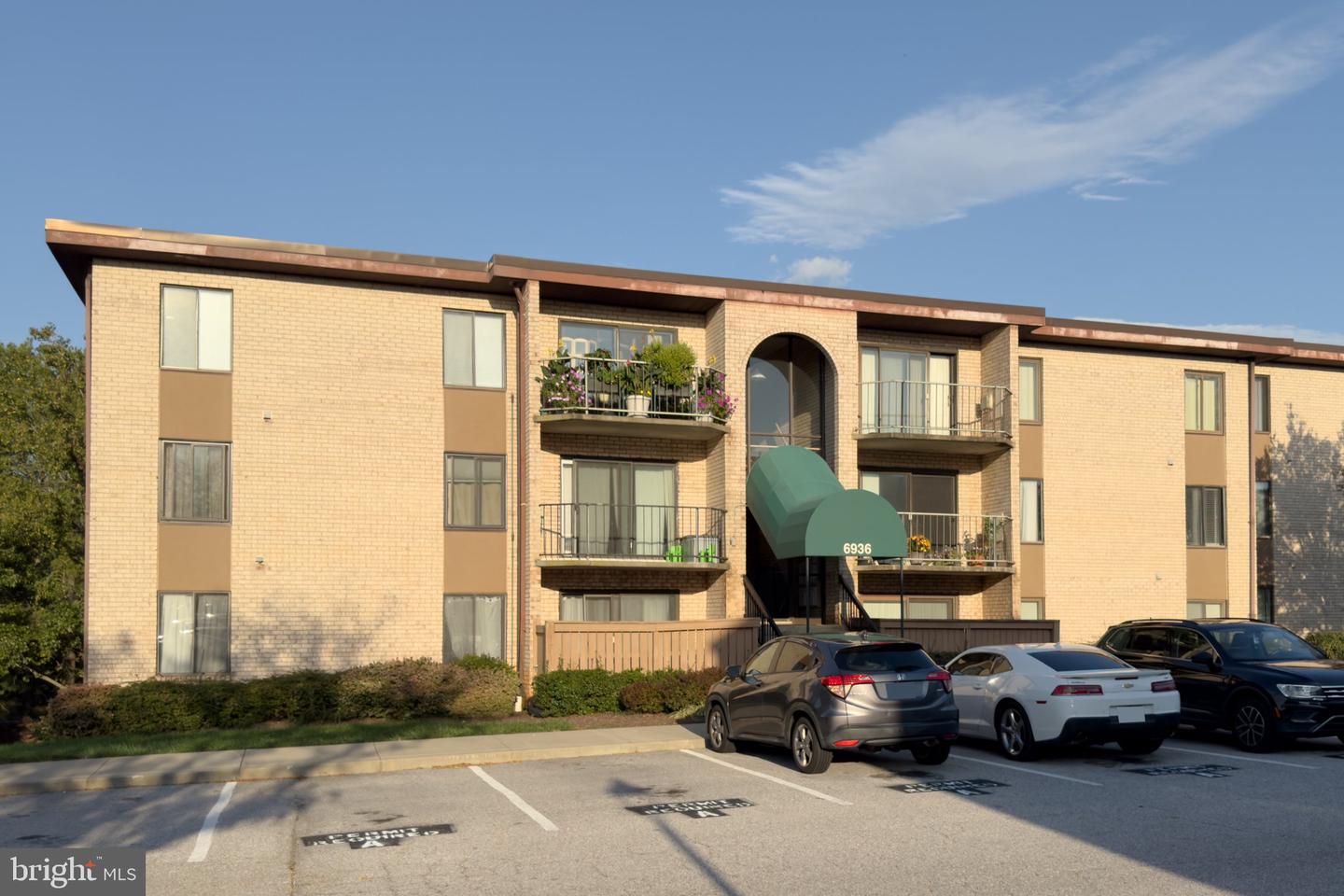 6936 Hanover Pkwy #402 — photo