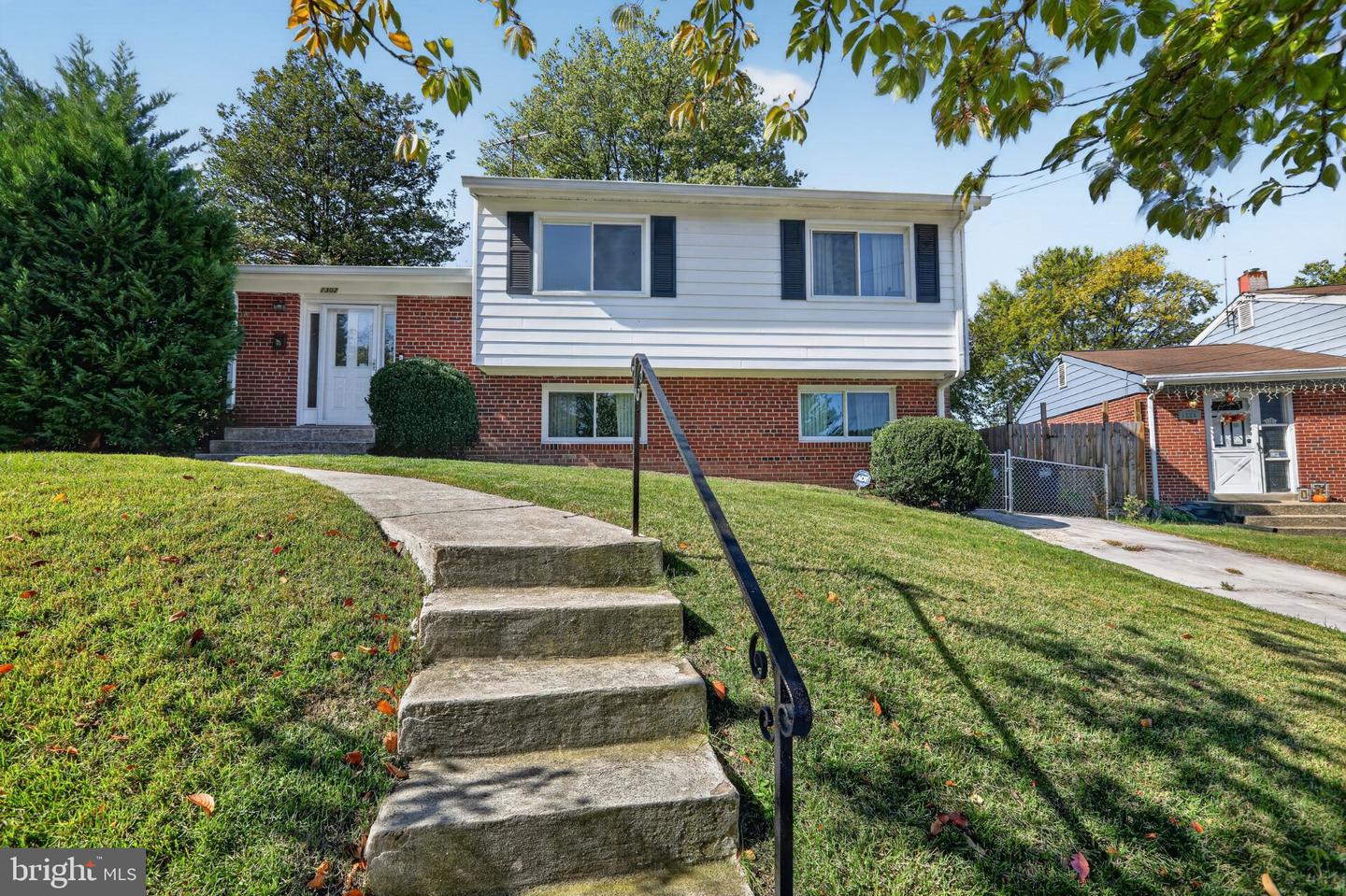 1302 Balfour Ct — photo