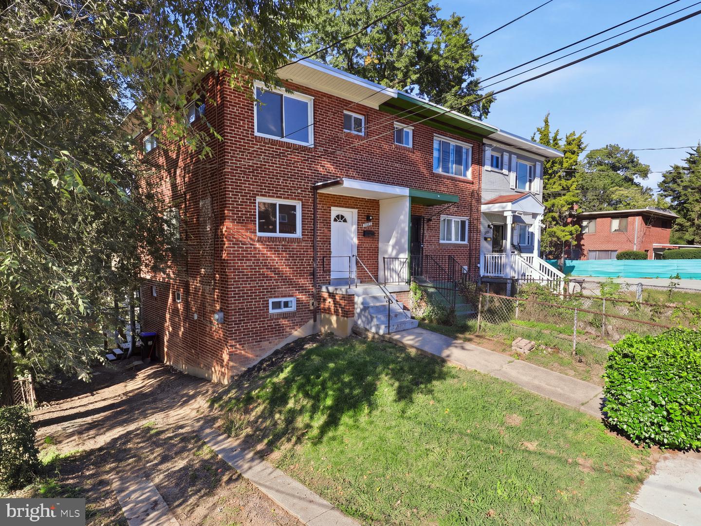 634 Hampton Dr — photo