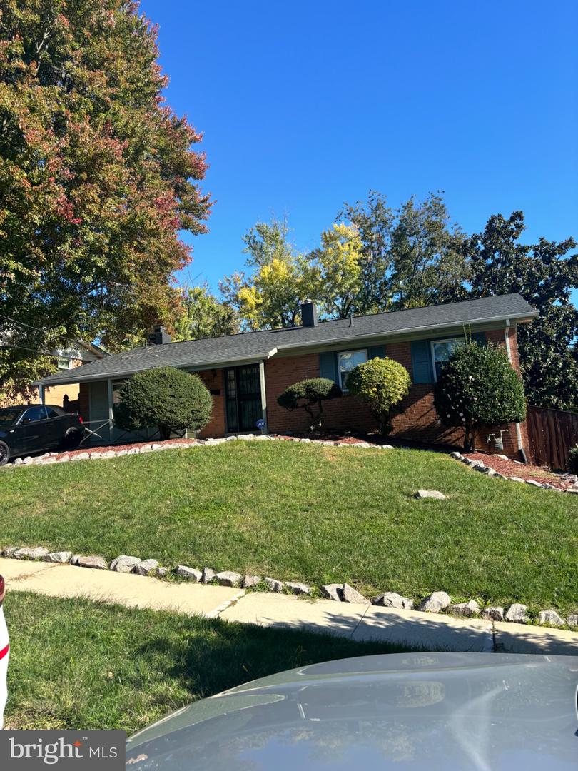 1911 Colebrooke Dr — photo