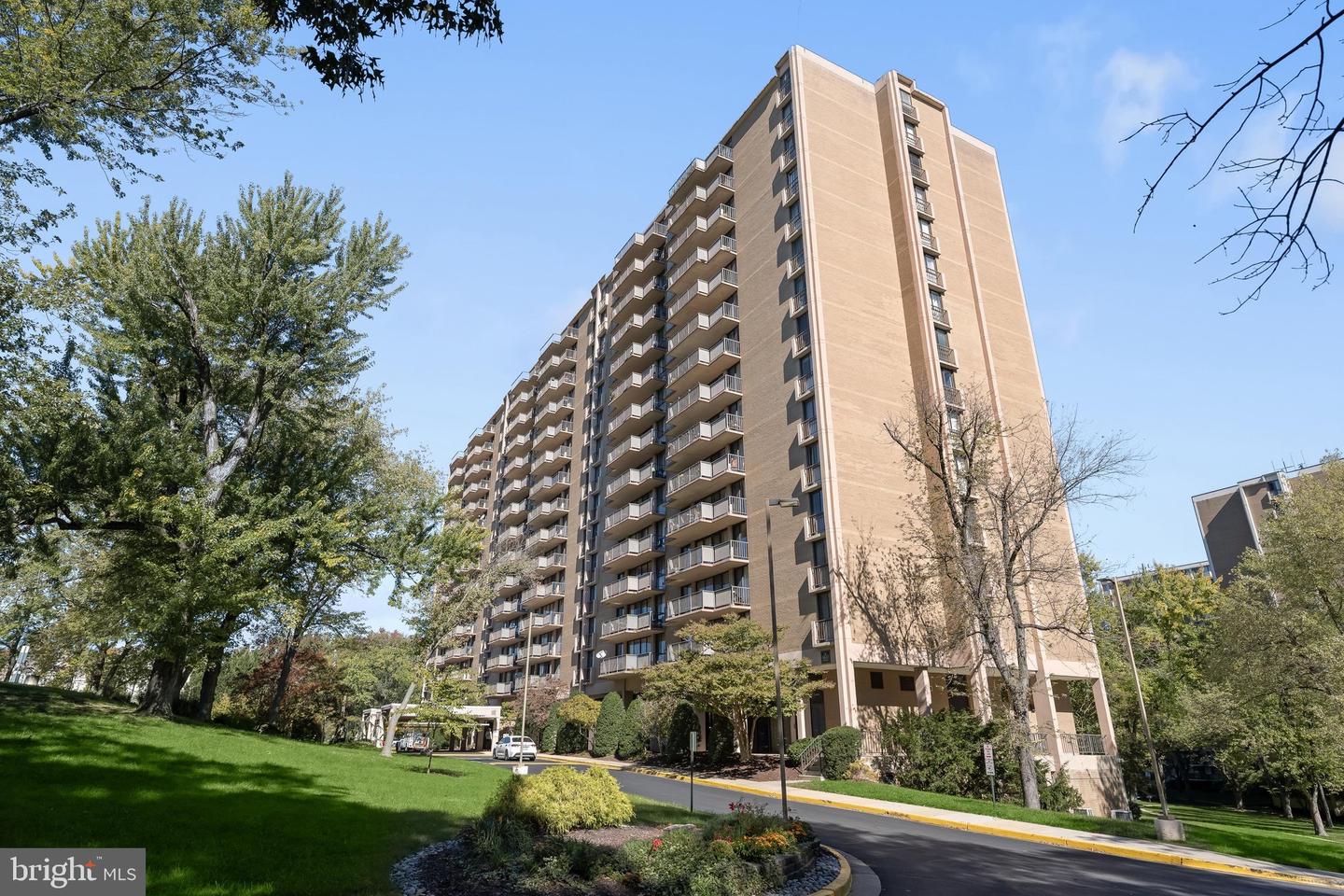 6100 Westchester Park Dr #1003 — photo