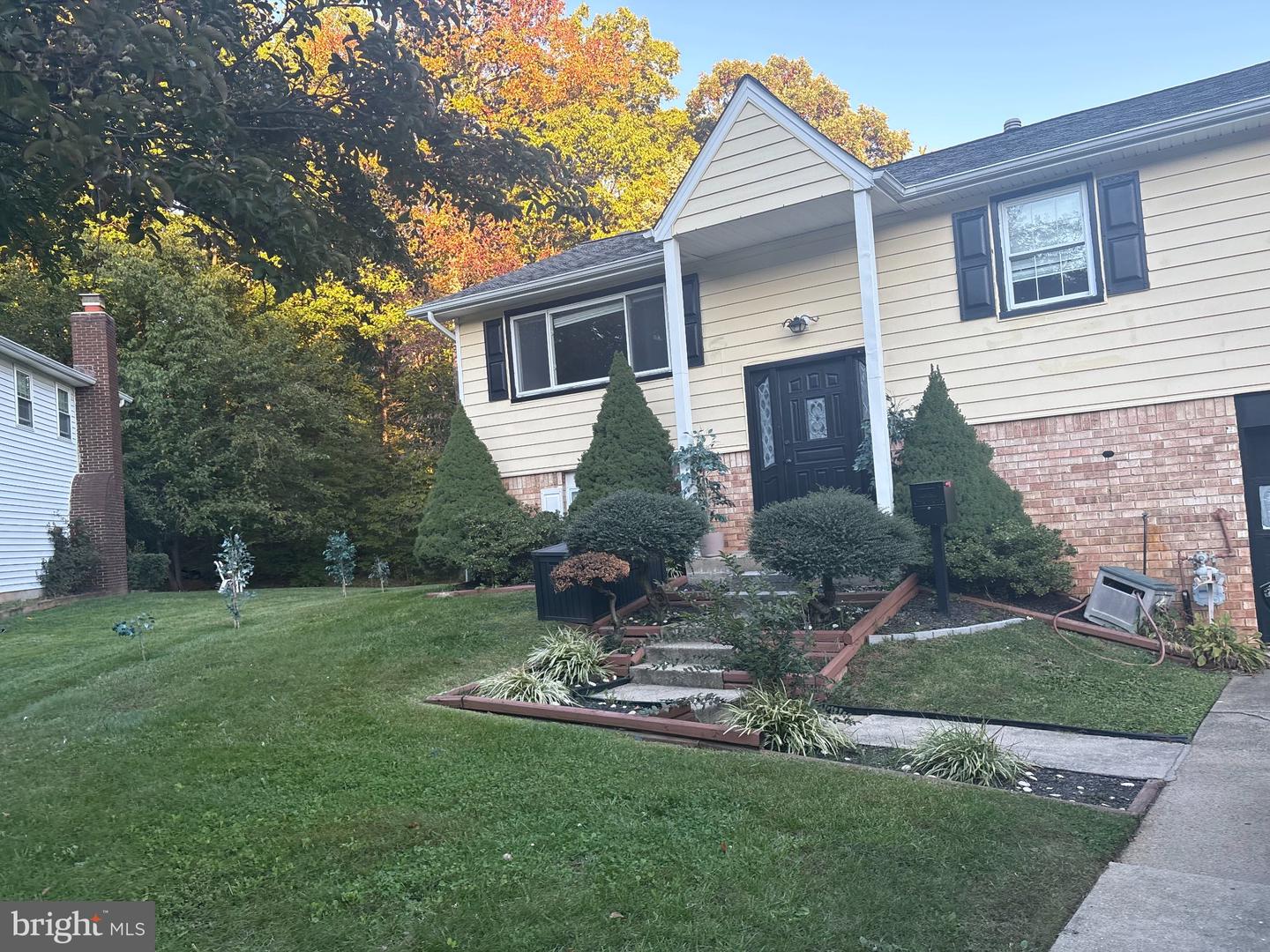 8403 N Point Ct — photo