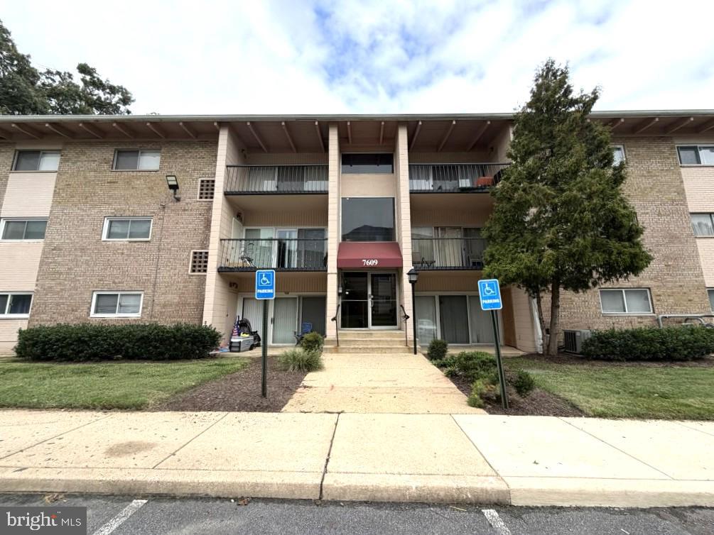 7609 Fontainebleau Dr #2208 — photo