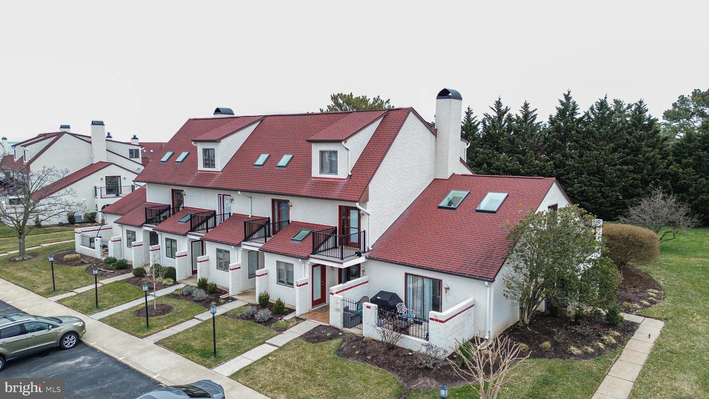 8-F Queen Victoria Way — photo