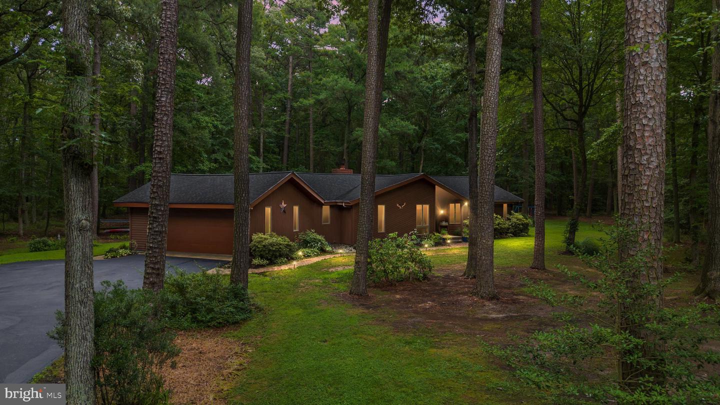 121 Eareckson Ln — photo