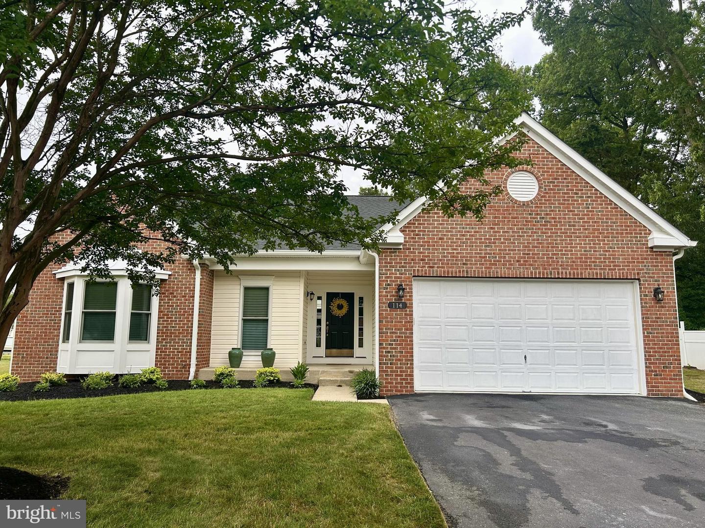 114 Edenderry Ave — photo