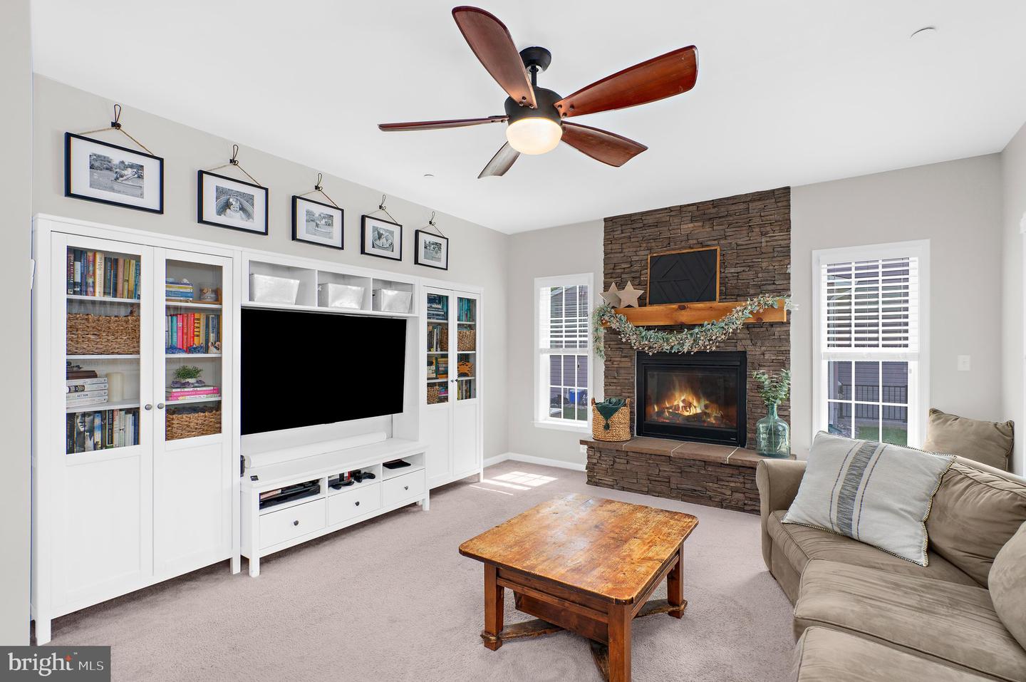 122 E Brook Dr — photo