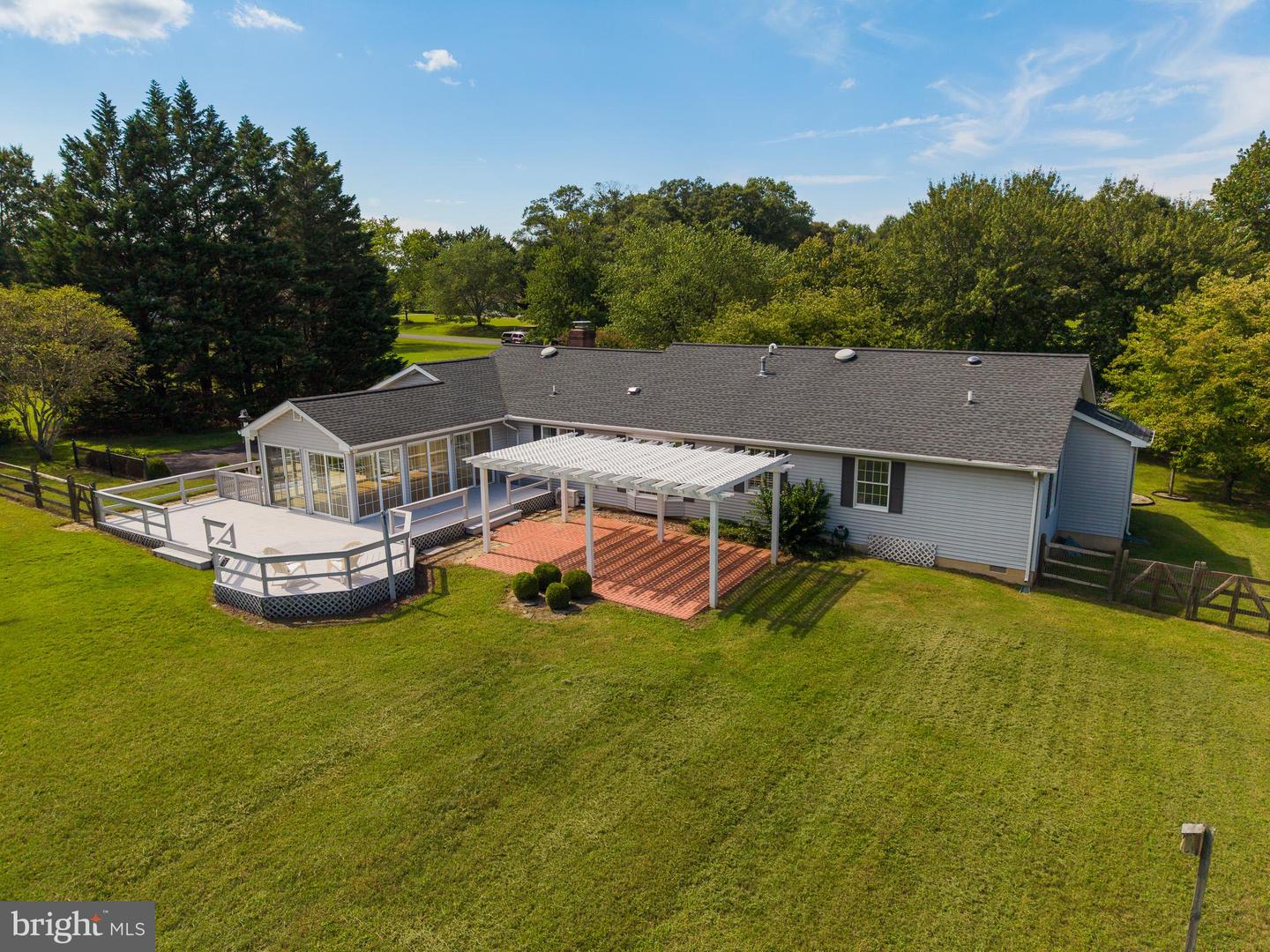 226 Lakeside Dr — photo